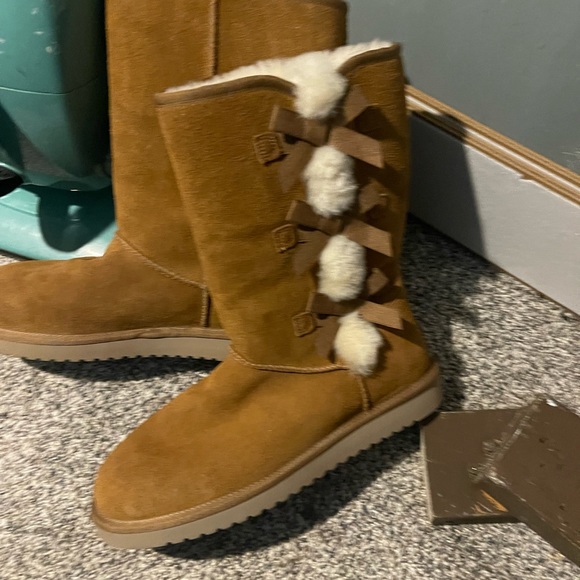 Knee high Ugg boots - Picture 2 of 5